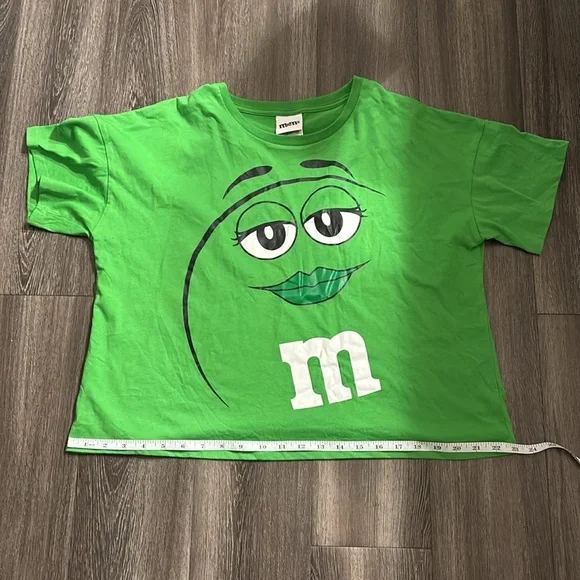 M&M's Green Character Graphic Crop Top – Size Large - Picture 8 of 10